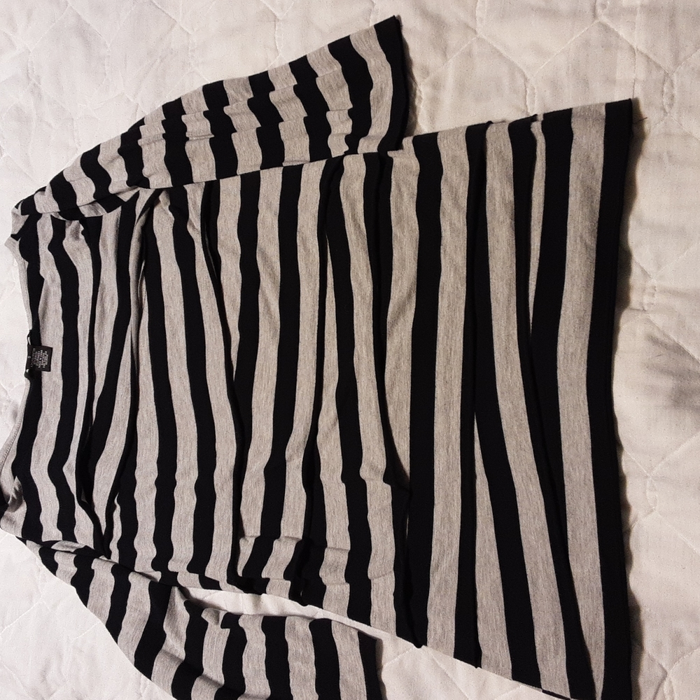 Verve Ami Small Layered Top 3/4 Sleeves Black Gray Stripes Scoop Neck